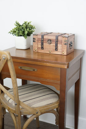 Gift-ready SLPR Alexander box idea for birthdays and travel memories