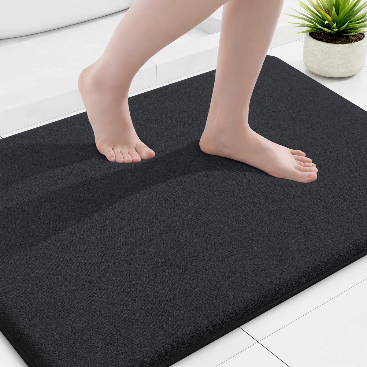 Smiry memory foam bath mat black overview with plush surface for comfort