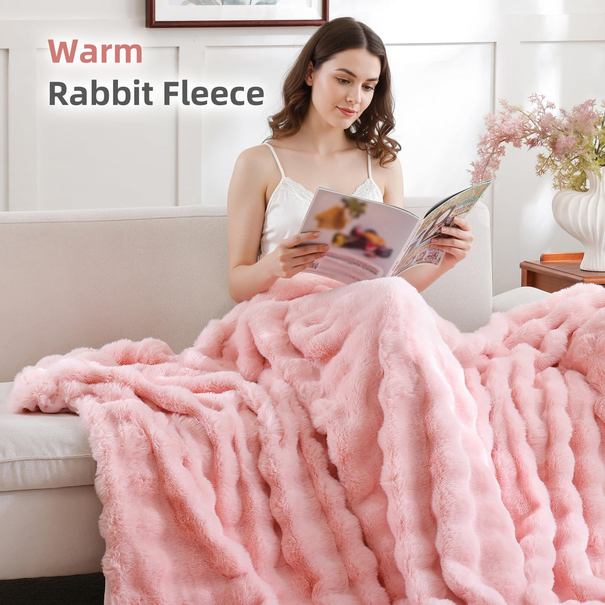 Smoofy thick yet lightweight blanket provides warm comfort without heaviness.