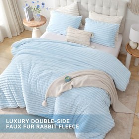 Smoofy comforter with a 3D stripe pattern enhances bedroom decor