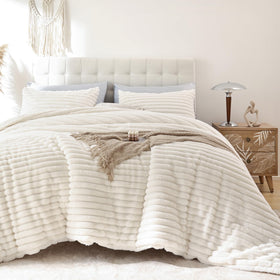 Smoofy Fluffy Queen Comforter front view, creamy faux fur texture and luxurious warmth
