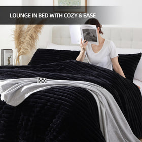 Smoofy Fluffy Queen Comforter includes two pillow cases with the set for coordinated bedding