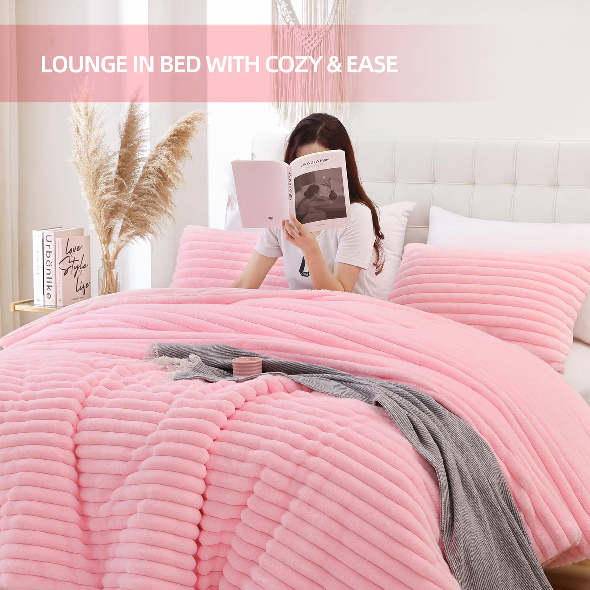Smoofy Fluffy Queen Comforter includes two pillowcases for a complete look
