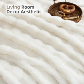 Smoofy machine washable blanket designed for easy care.