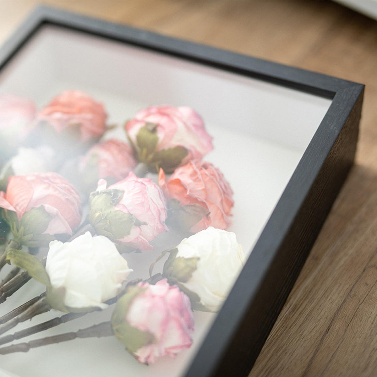 SMZCTYI shadow box is ideal for dried flowers and botanicals.