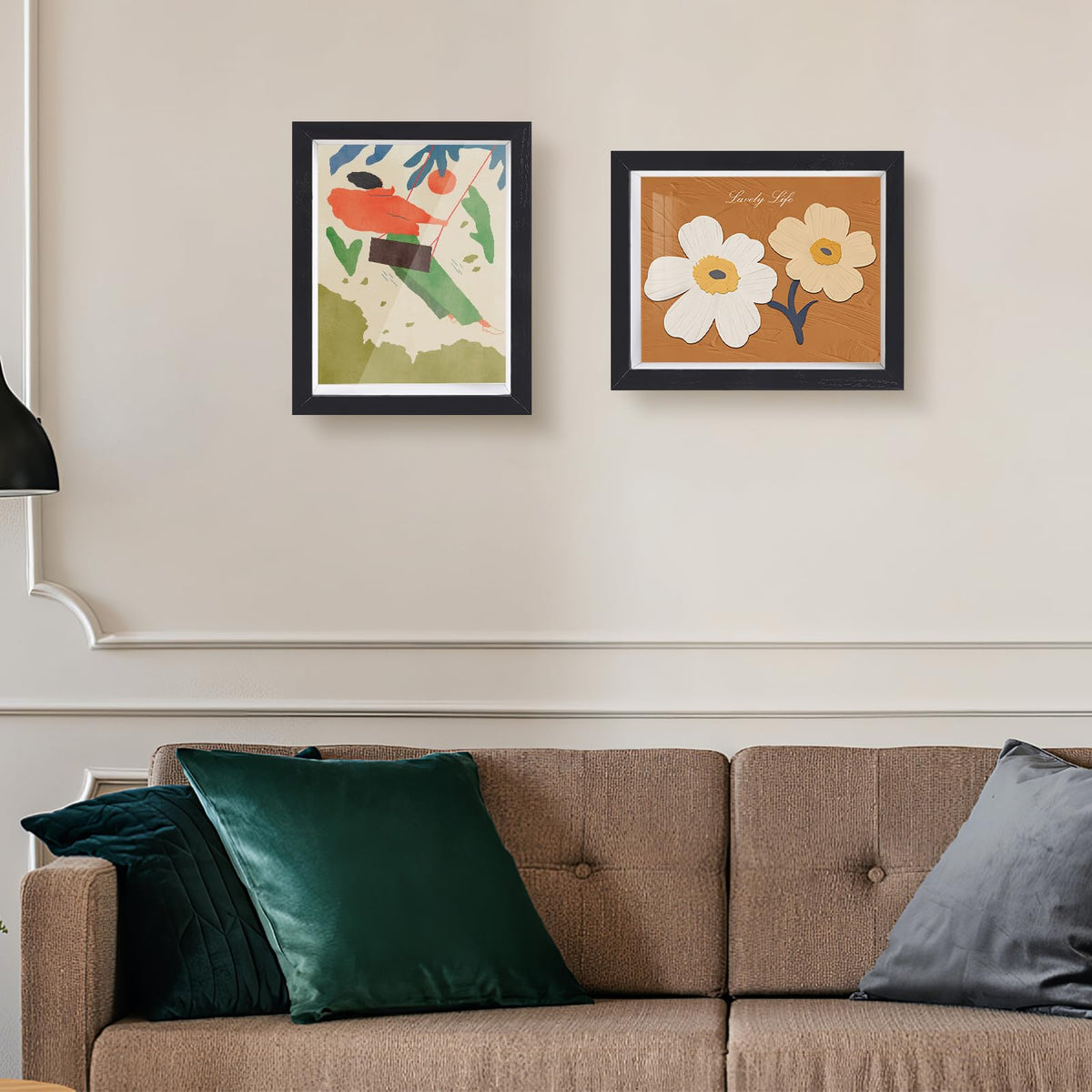 SMZCTYI shadow box preserves memories with photos and keepsakes.