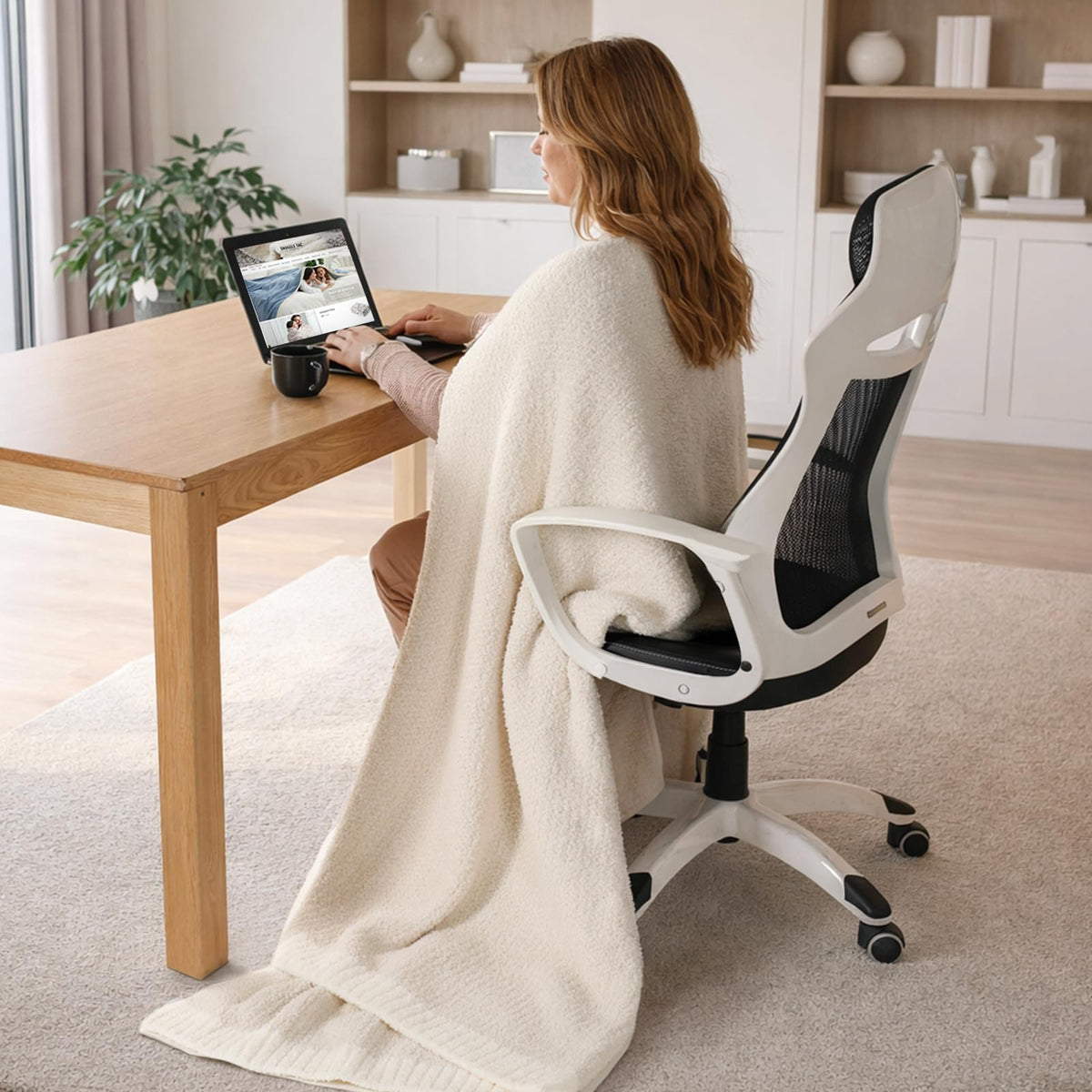 Snuggle Sac Heather Throw Blanket machine-washable for easy care.