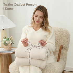 Snuggle Sac lightweight throw suitable for outdoor use and travel.