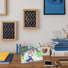 Soaoo transparent flyer holder displays brochures clearly.