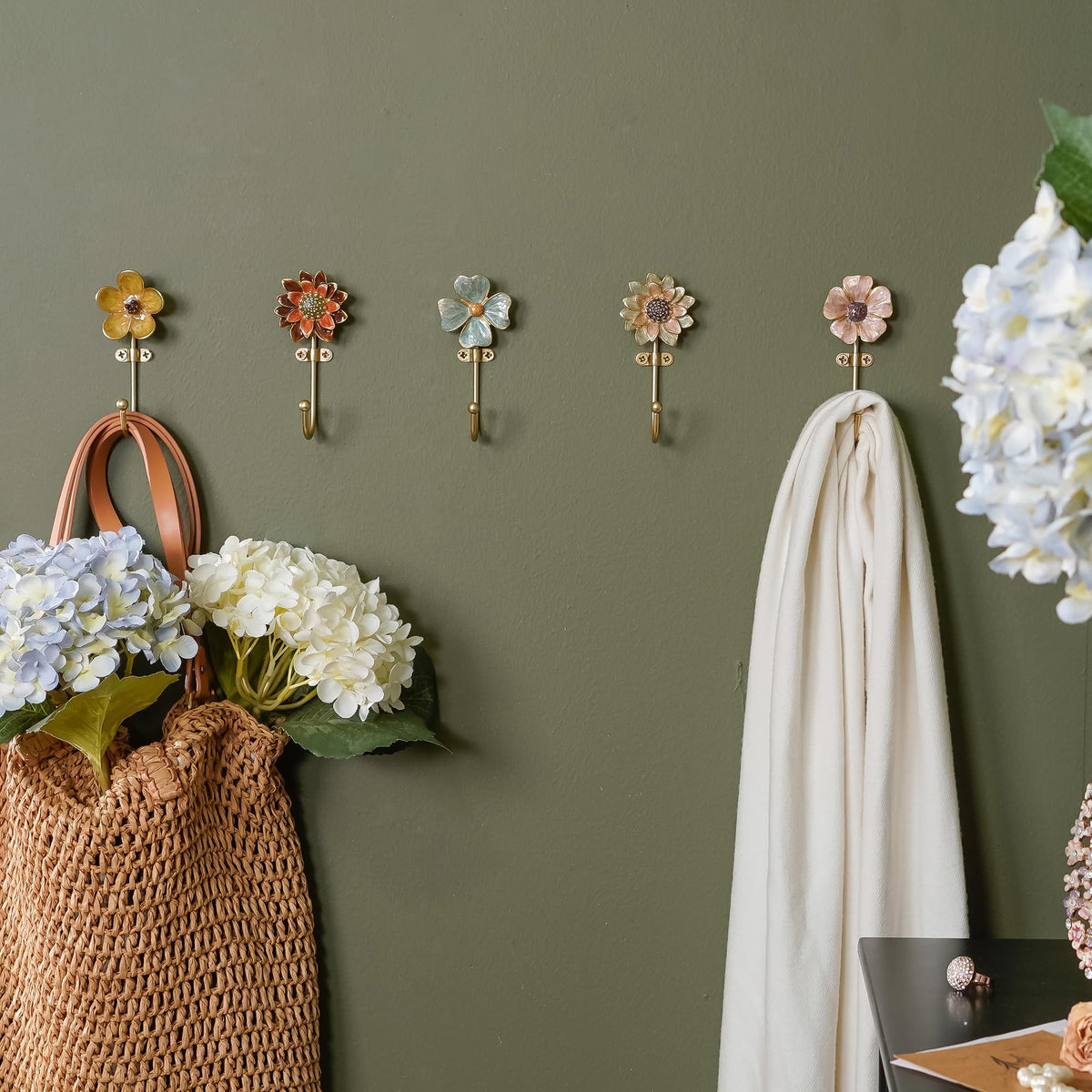 SOFFEE DESIGN hand-painted flowers variety hook brightens walls and keeps keys handy