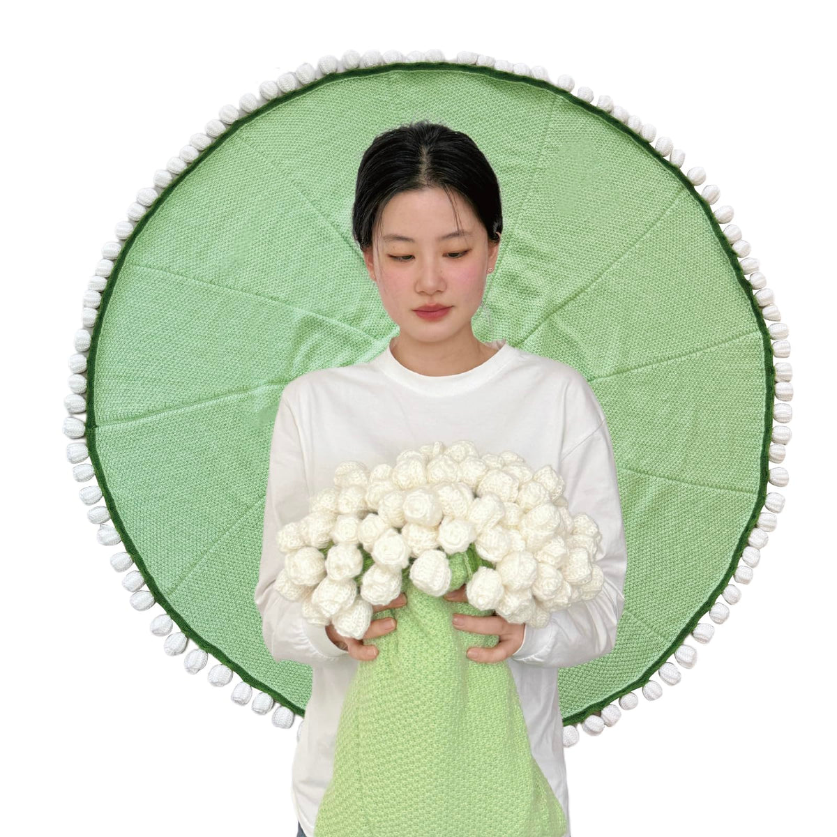 SoffMoiis bouquet-transformable blanket becomes a decorative bouquet when rolled.