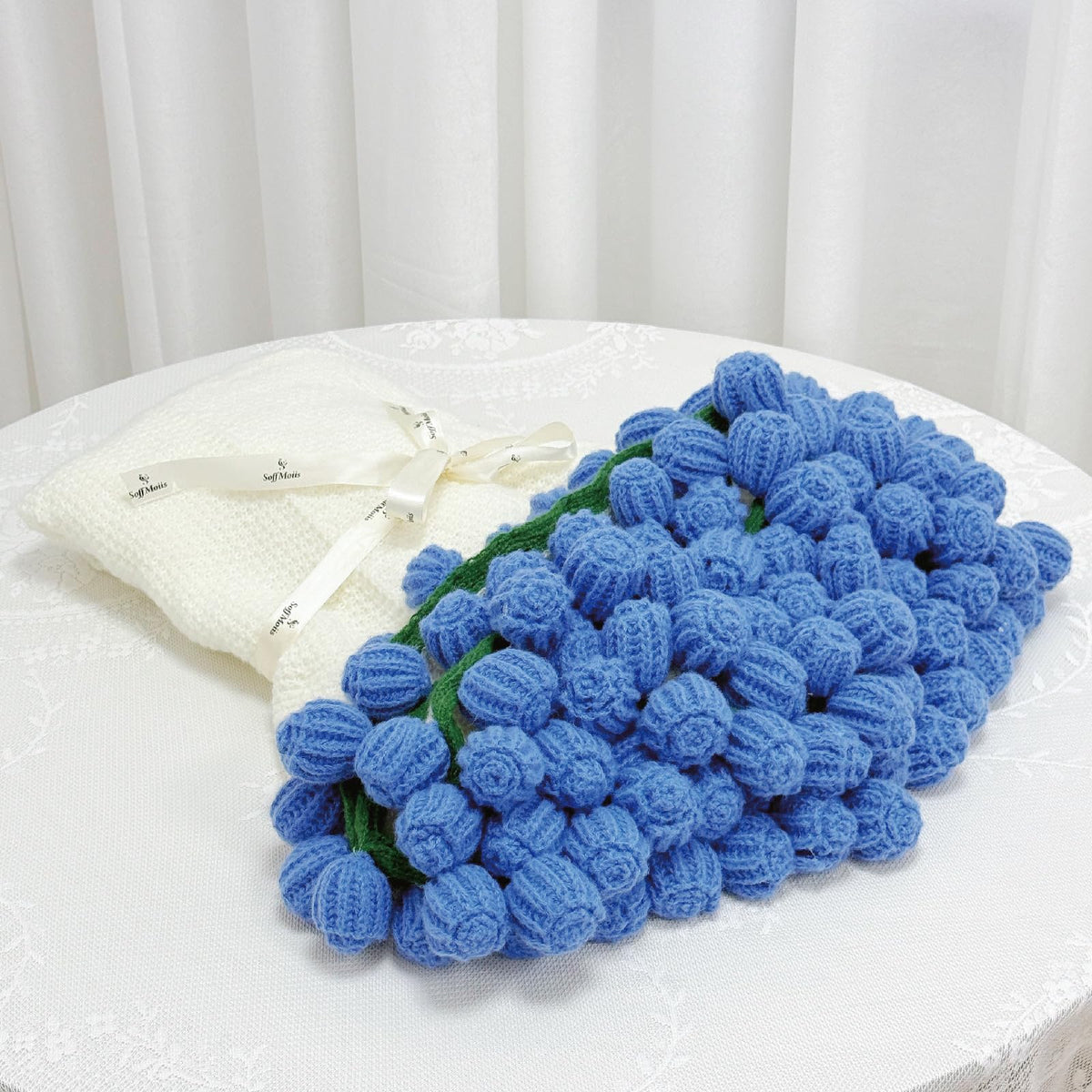 SoffMoiis 59-inch flower throw blanket offers generous warmth