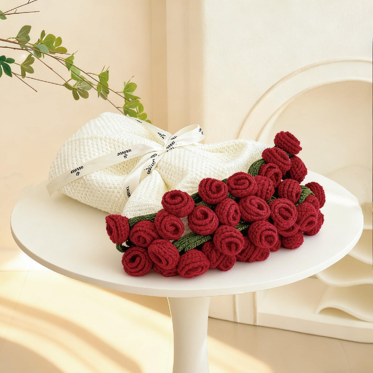 SoffMoiis 47-inch round blanket with lifelike rose bouquet texture for cozy decor.