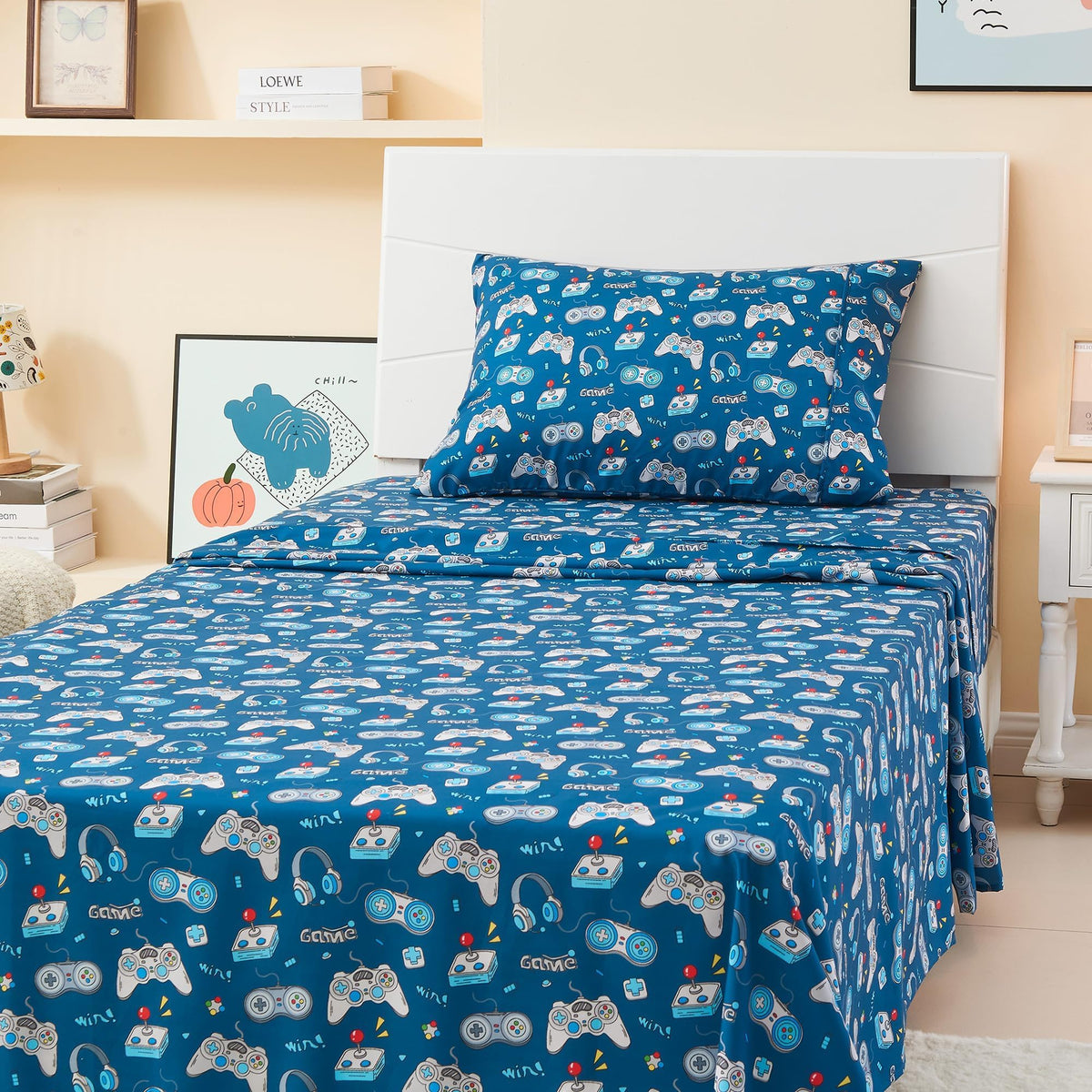Softan corner straps and elastic edges keep the sheets in place all night.