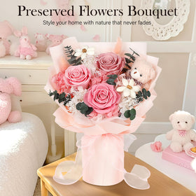 SOLUNOX mini sunflower, hydrangea, and baby's breath add charm.