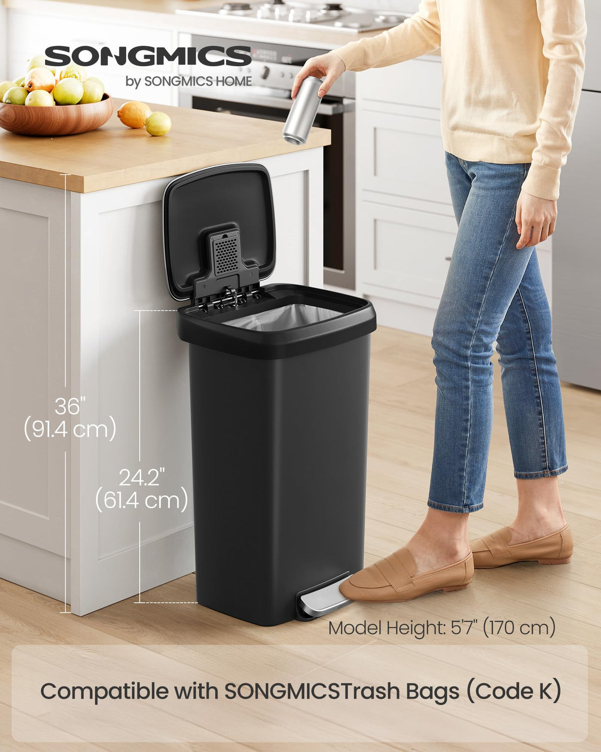 SONGMICS 12-gallon trash can with lid close, stainless steel lid for easy cleaning.
