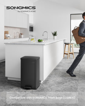 SONGMICS trash can in stainless steel resists rust and wipes clean