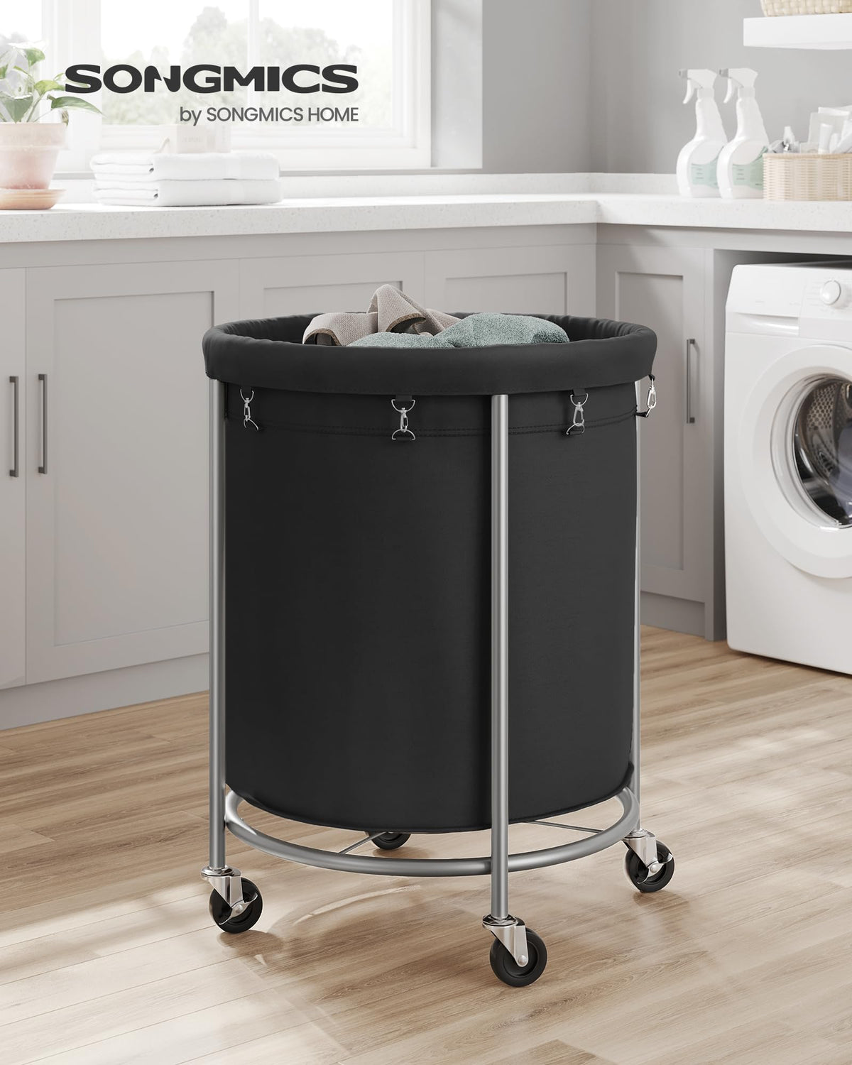 SONGMICS large-capacity interior ready for bulky laundry