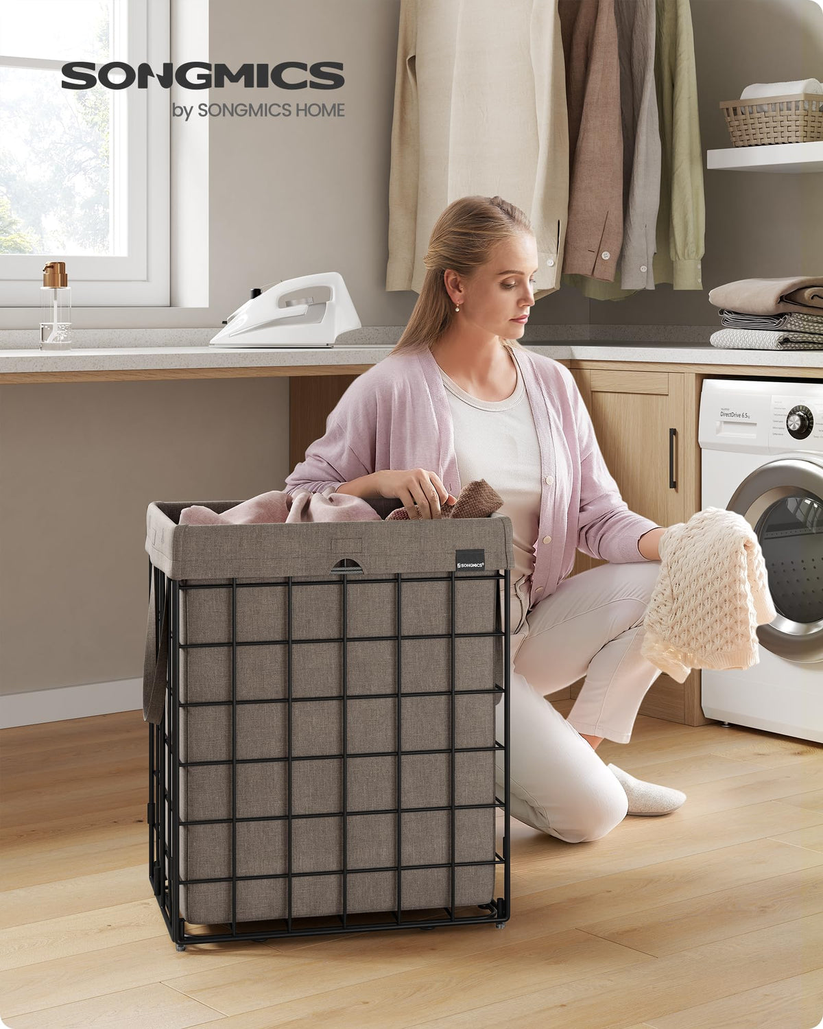 Songmics hamper liner is removable for easy cleaning and maintenance.