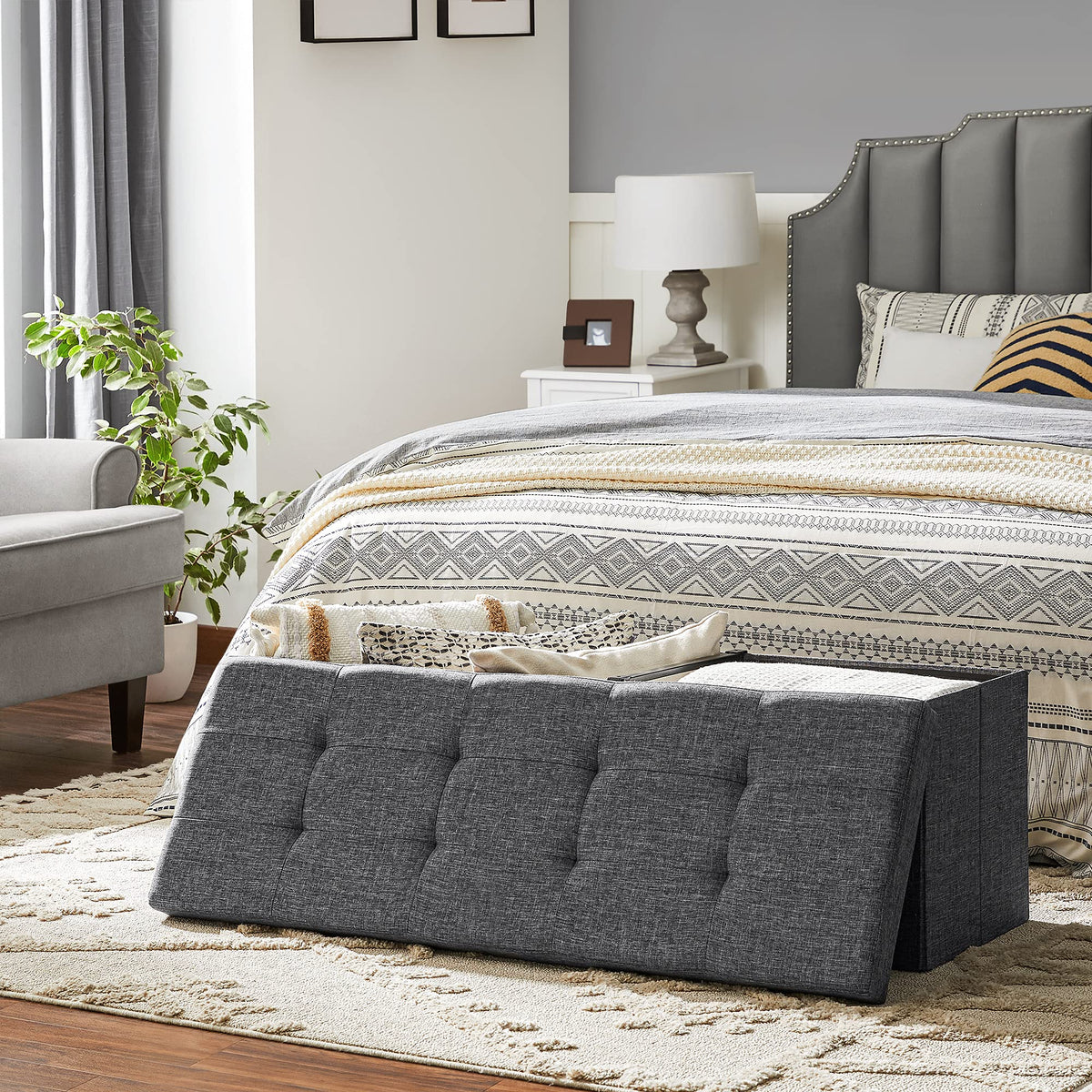 SONGMICS Mazie 660 lb load capacity supports durable seating.