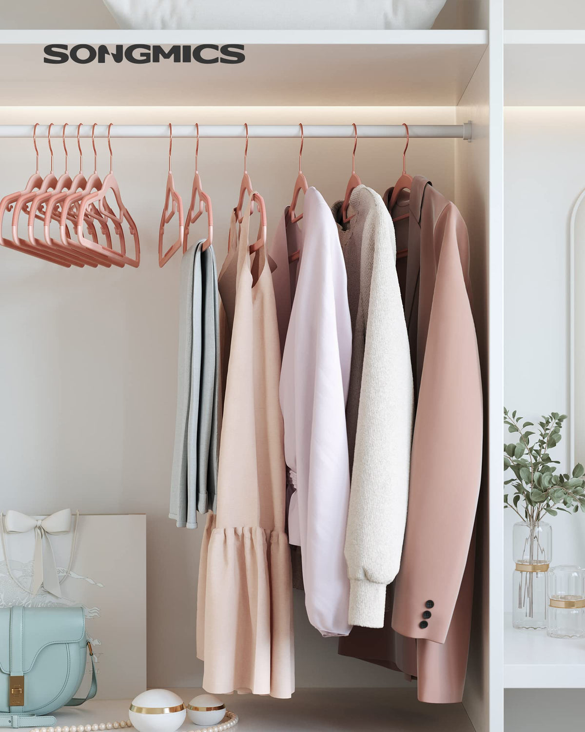 SongMICS hanger showing non-slip shoulder strips for secure fabrics