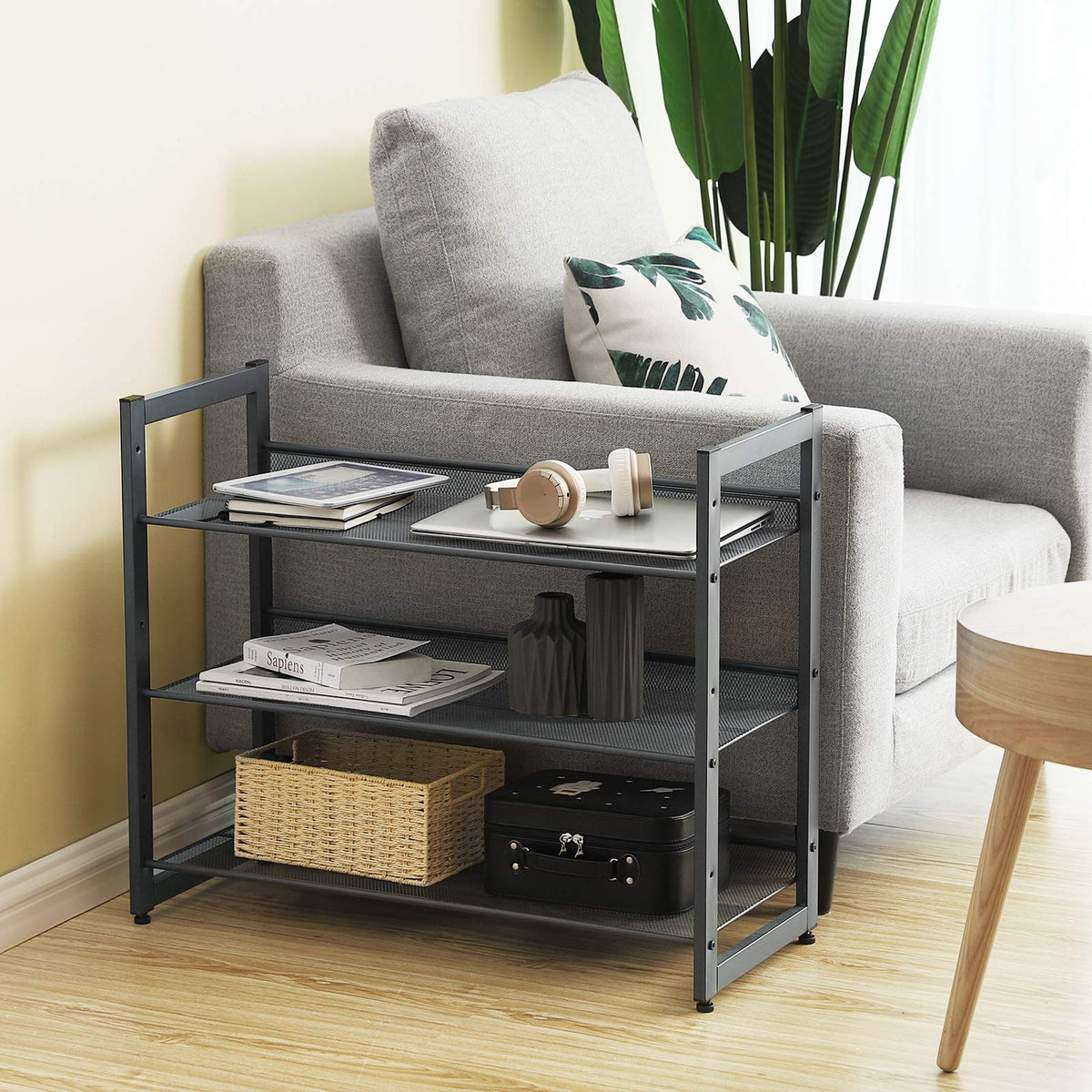 SONGMICS large-capacity layout holds multiple pairs in a compact footprint