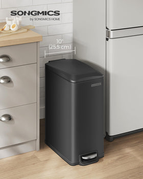 SONGMICS lid-open angle allows easy access to waste.