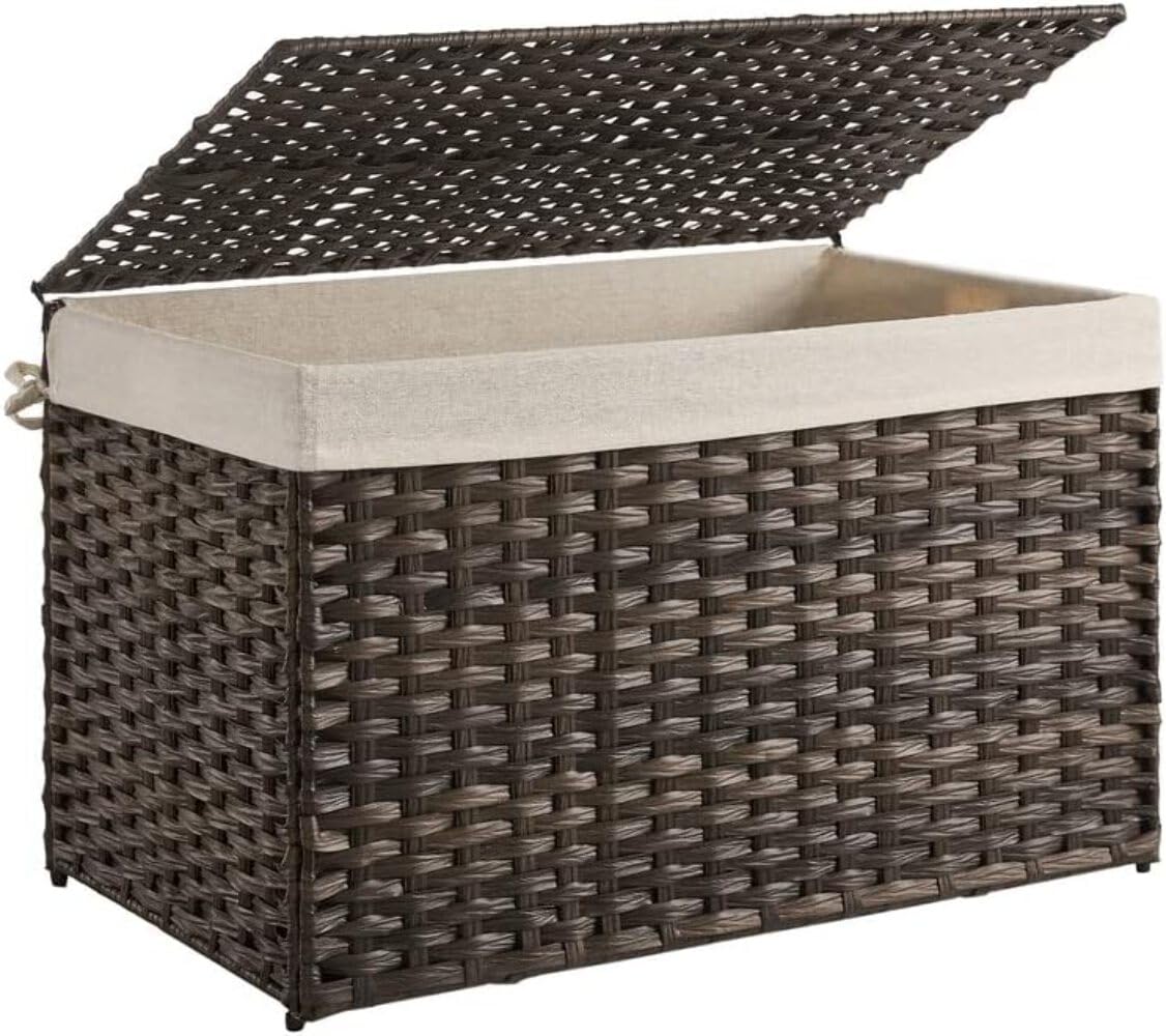 SONGMICS storage basket with lid closed, preserving blankets from dust.