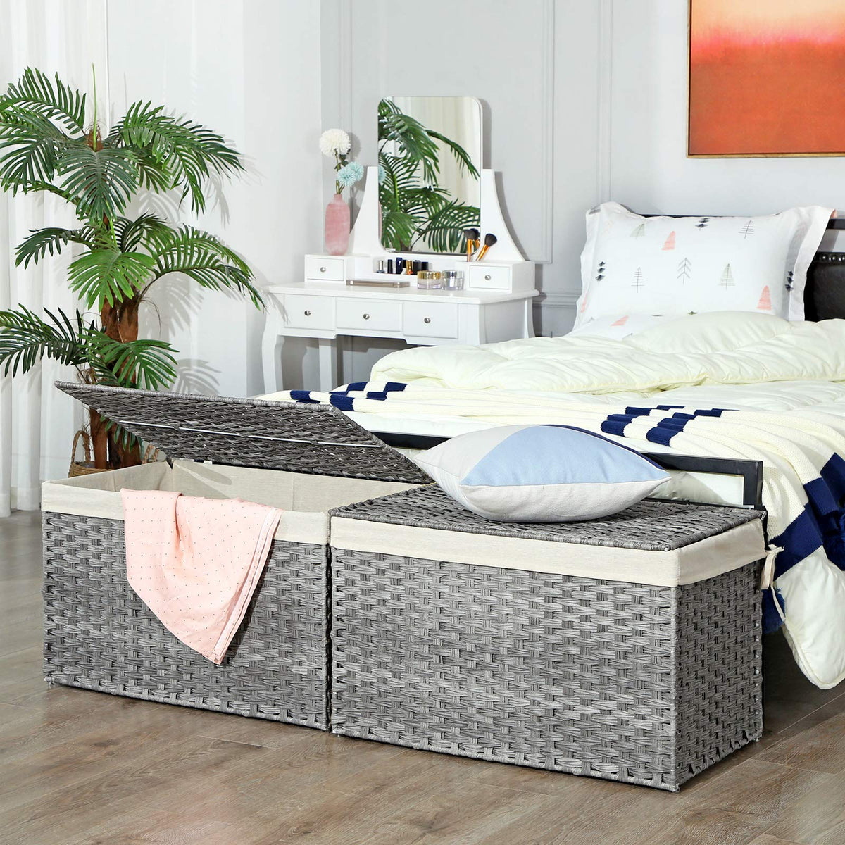 SONGMICS storage basket with lid side handles, easy to move between rooms.