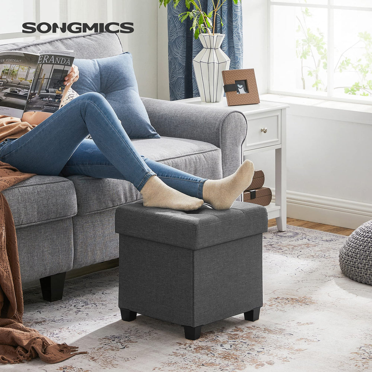 Lid with metal corner guards on the SONGMICS ottoman protects surfaces