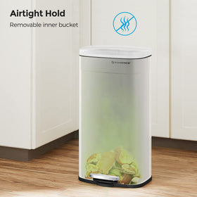 Songmics odor-sealing lid reduces lingering smells in busy rooms.