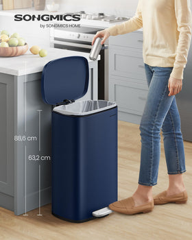 Songmics pedal-operated opening for hands-free trash disposal
