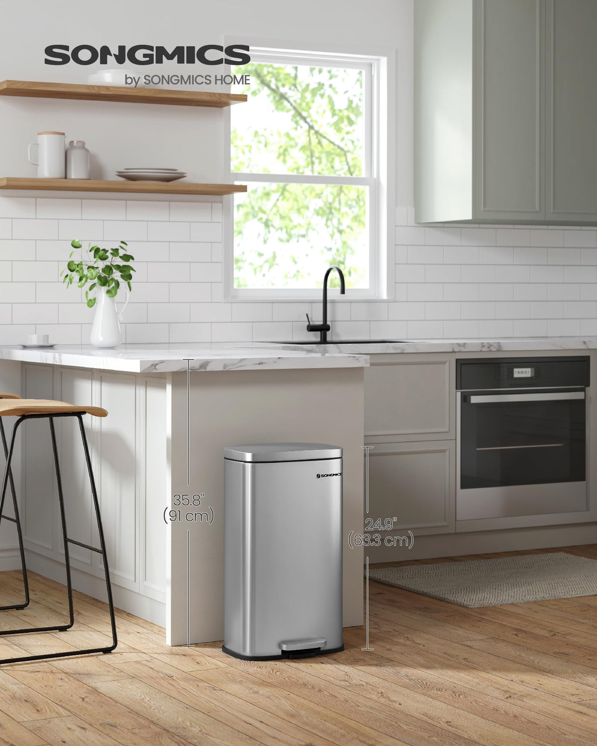 SONGMICS soft-close lid reduces noise and seals in odors.