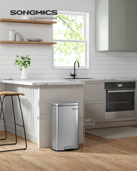 SONGMICS soft-close lid reduces noise and seals in odors.