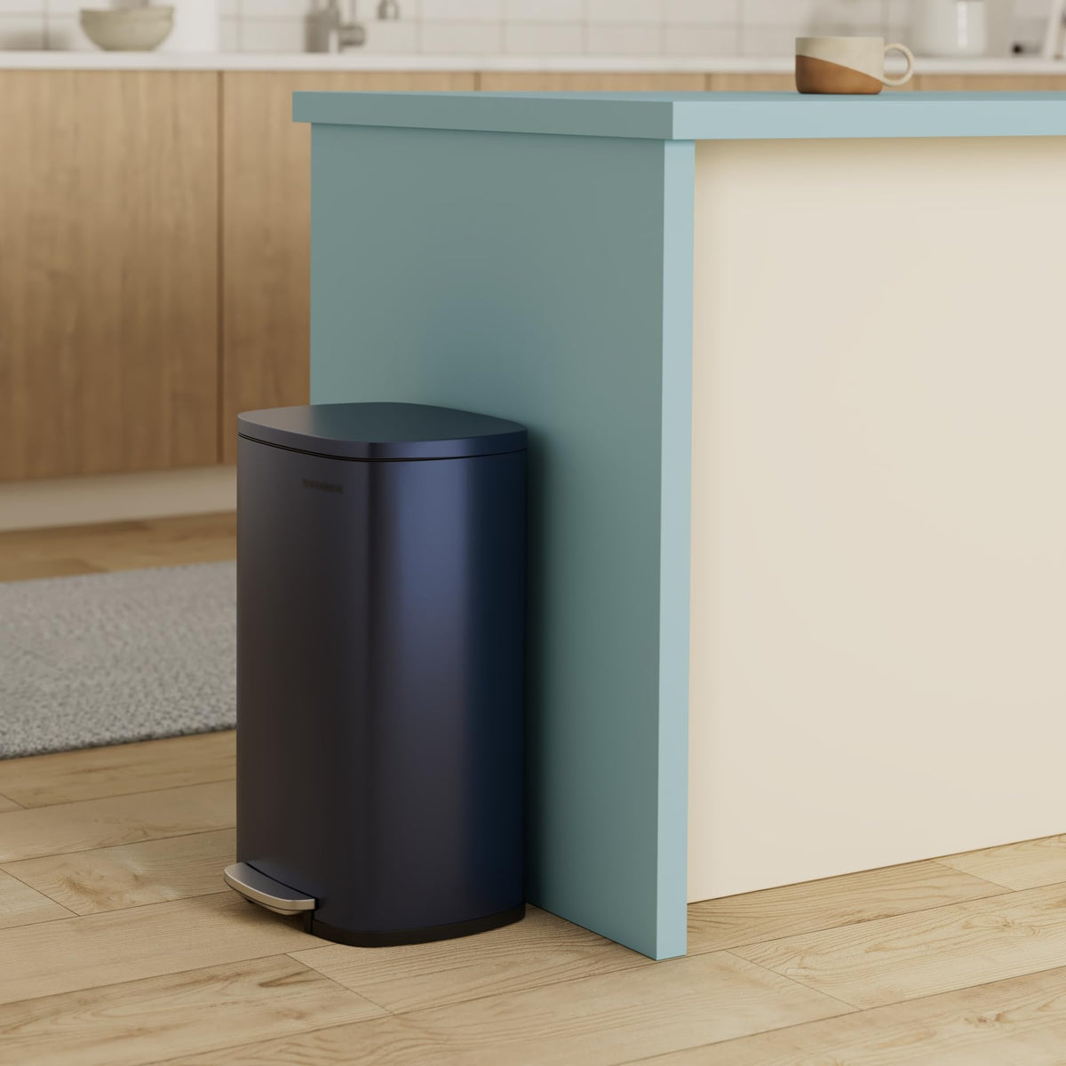Songmics soft-close lid prevents loud slams, keeping kitchens peaceful