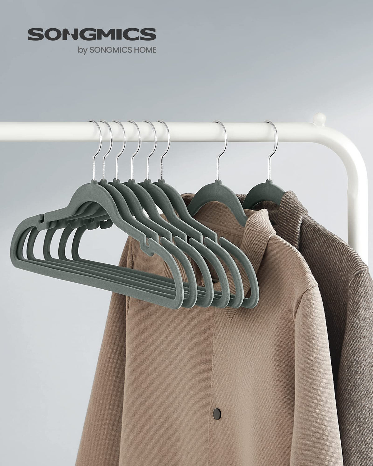 Songmics velvet hangers 50-pack side view showcases anti slip surface for delicate fabrics.