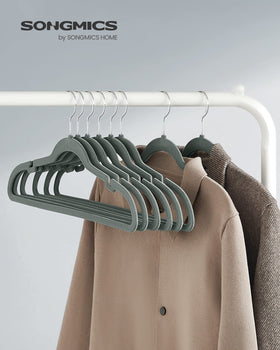 Songmics velvet hangers 50-pack side view showcases anti slip surface for delicate fabrics.