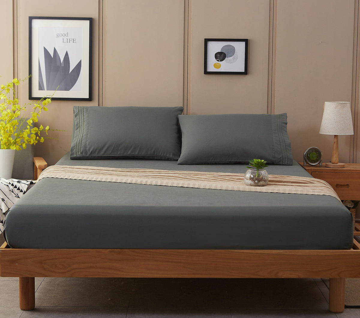 SONORO KATE dark grey color brings a sophisticated bedroom look.