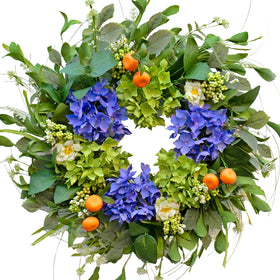 Soomeir farmhouse wreath makes a thoughtful housewarming gift.