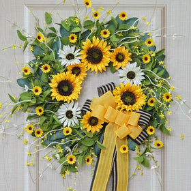 Soomeir sunflower wreath makes a thoughtful gift that brightens a neighbor's or friend's home.