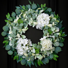 Soosubel wreath after unboxing, easy fluffing helps restore fullness quickly.