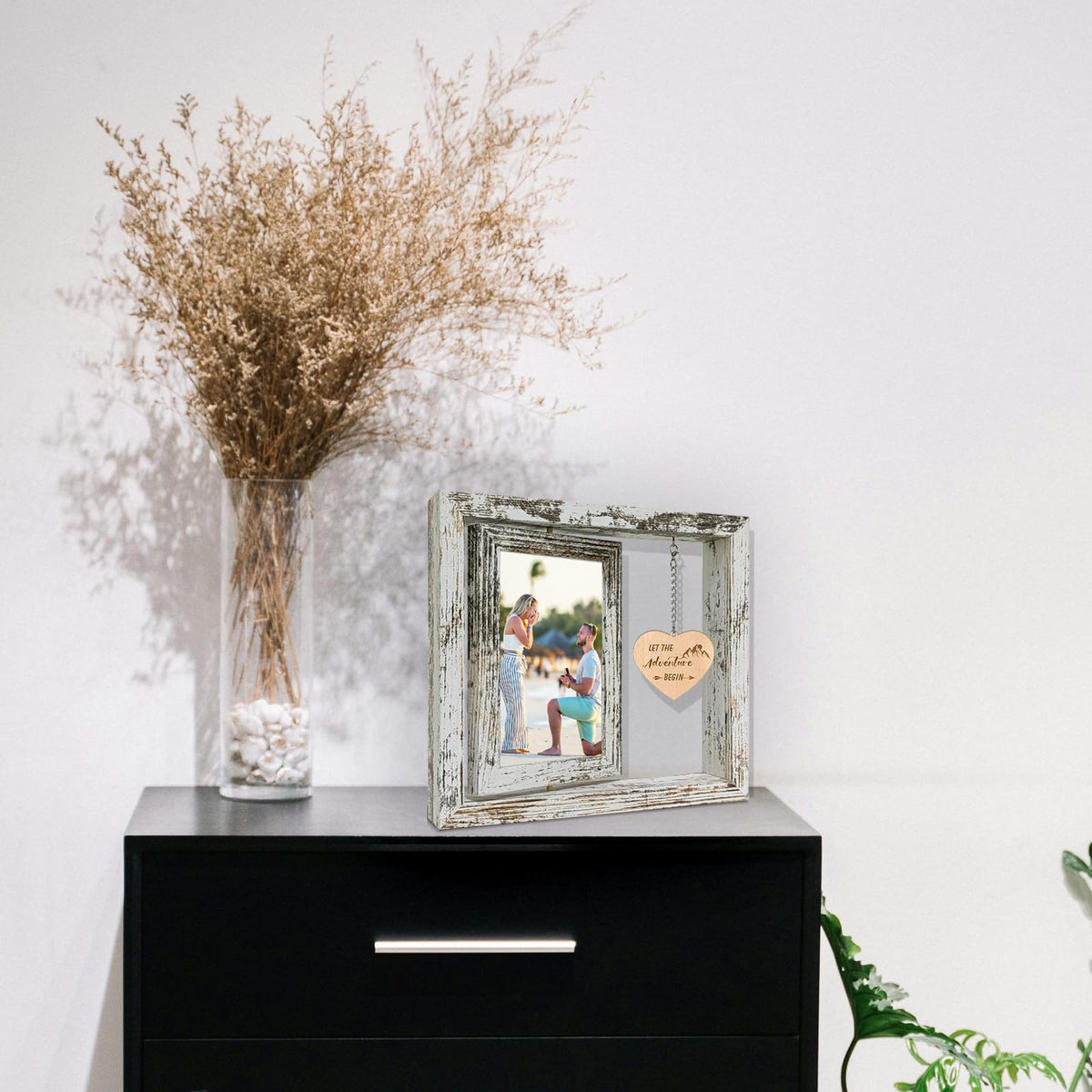 Soruney frame heart detail with dual content for engagement memories
