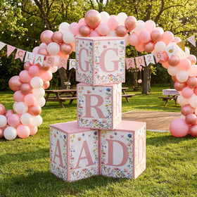Sotiff vertical grad decor stand creates a pink centerpiece