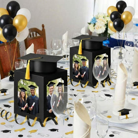Spiareal graduation cap detail unifies the party theme