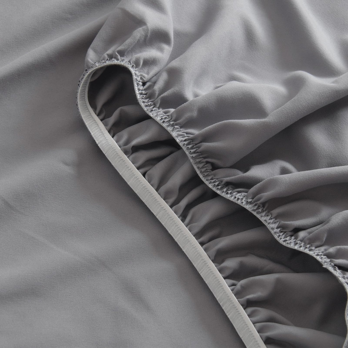 SPRINGSPIRIT all-around elastic band keeps sheets snug and in place.