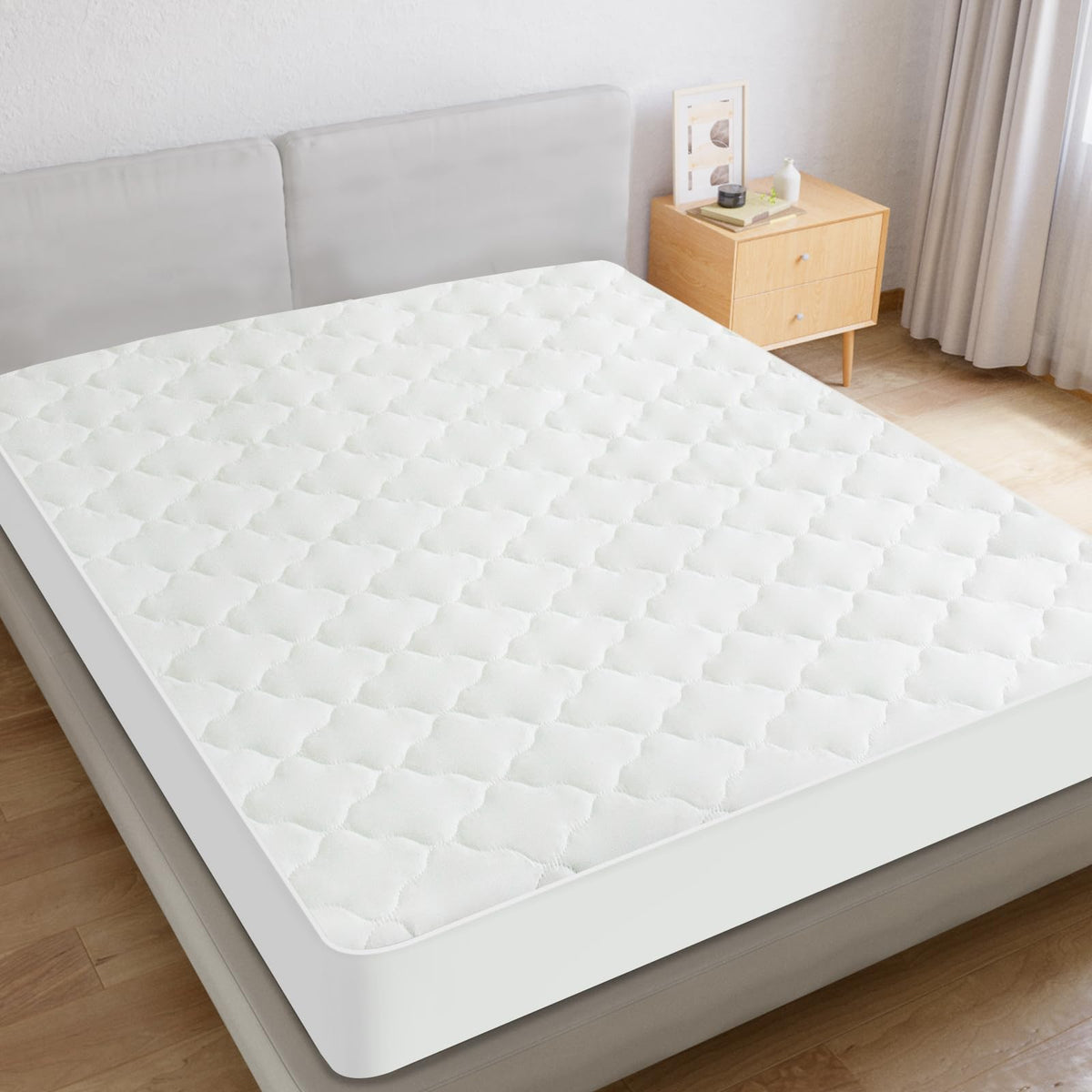 SPRINGSPIRIT quilted 100% polyester layer offers a soft, absorbent surface for daily use.