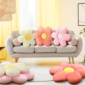 Sratte daisy flower pillows close-up six-petal design plush texture for cozy relaxation
