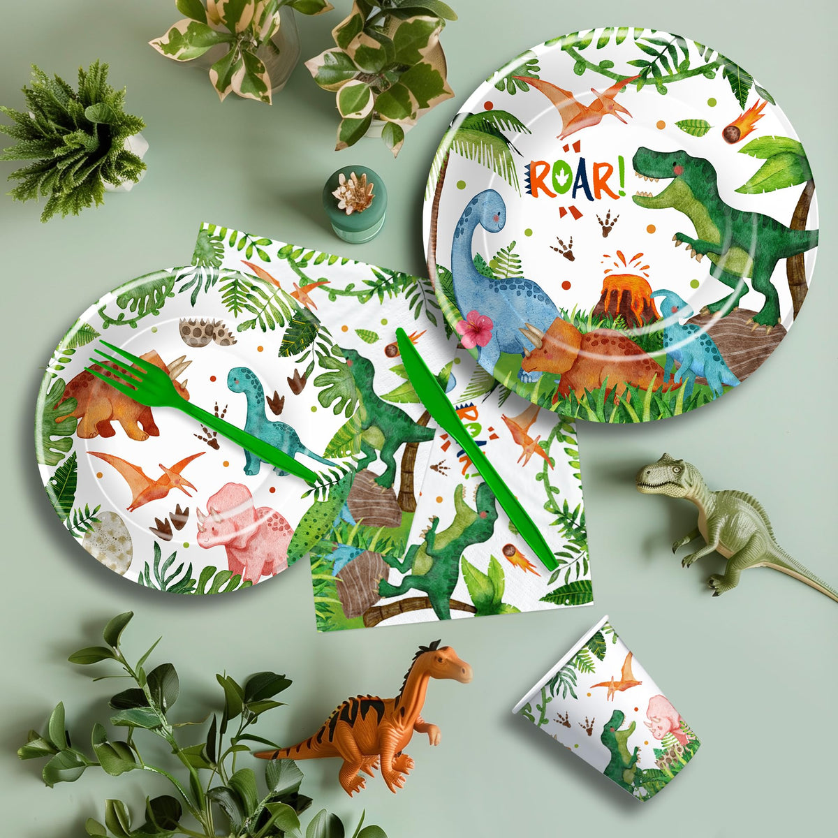 Srua Don dinosaur tablecloth to protect surfaces during mealtime.