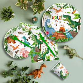 Srua Don dinosaur tablecloth to protect surfaces during mealtime.