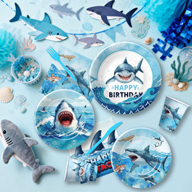 Srua Don shark balloon decor adds buoyant accents to the party space.